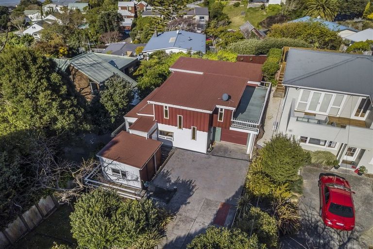 Photo of property in 15 Bayview Road, Paremata, Porirua, 5024