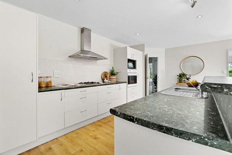 Photo of property in 52 Kath Hopper Drive, Orewa, 0931