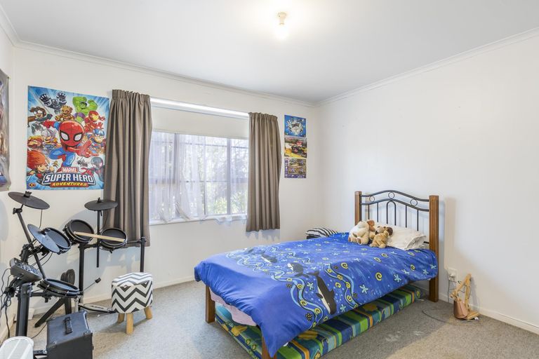 Photo of property in 30 Hoskins Avenue, Hillsborough, Auckland, 1042