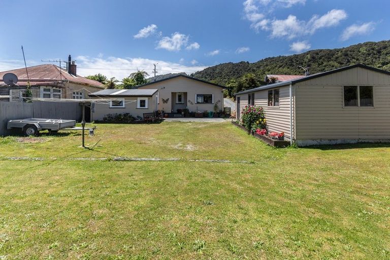 Photo of property in 122 Bright Street, Cobden, Greymouth, 7802