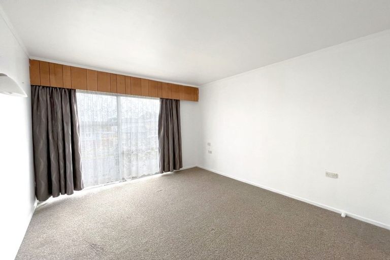 Photo of property in 1 Kelkirk Street, Kelston, Auckland, 0602