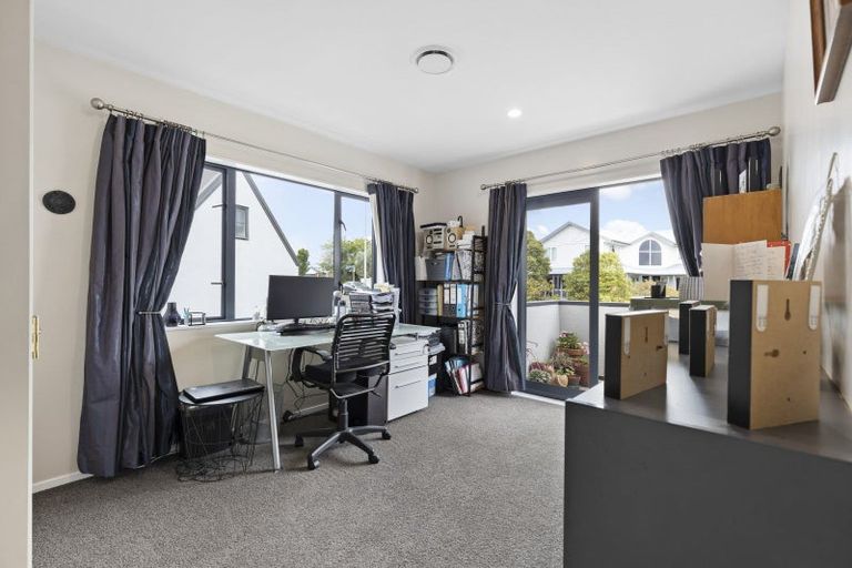 Photo of property in 11 Ruapehu Drive, Fitzherbert, Palmerston North, 4410