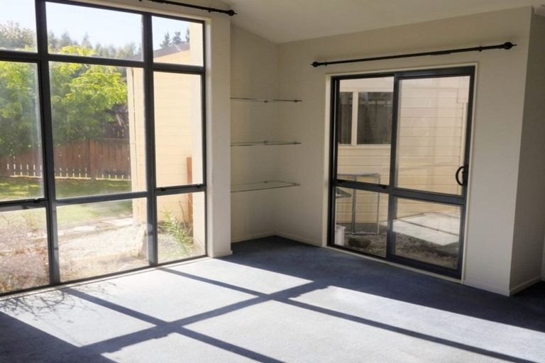 Photo of property in 1 Hillview Place, Amberley, 7410