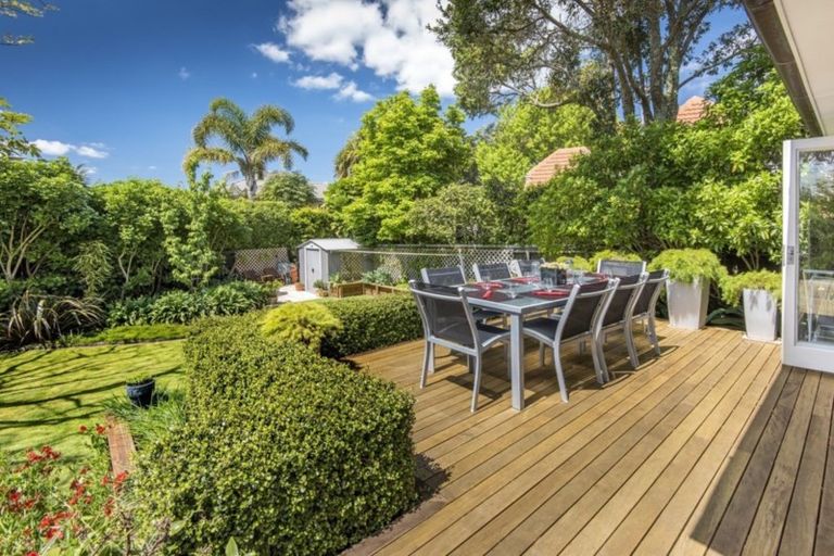 Photo of property in 14 Maleme Avenue, Belmont, Auckland, 0622