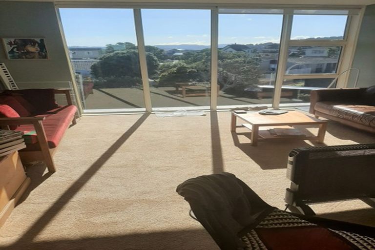 Photo of property in 23 Rangitane Street, Maupuia, Wellington, 6022