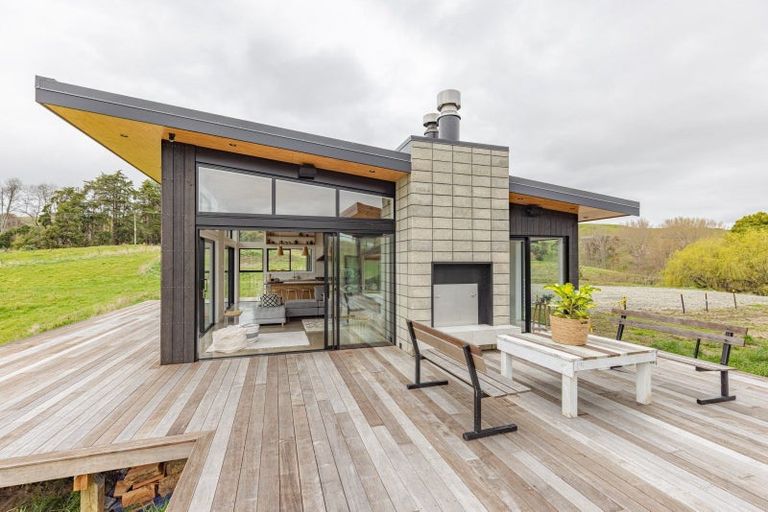 Photo of property in 360a Longbush Road, Hinakura, Masterton, 5884