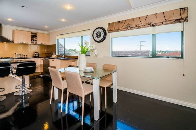 Photo of property in 6 Mulroy Place, Pinehill, Auckland, 0632