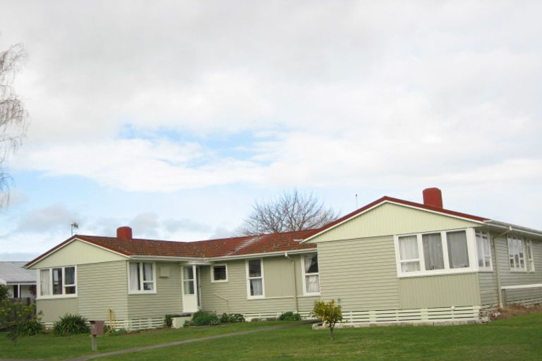 Photo of property in 27-29 Lipscombe Crescent, Havelock North, 4130