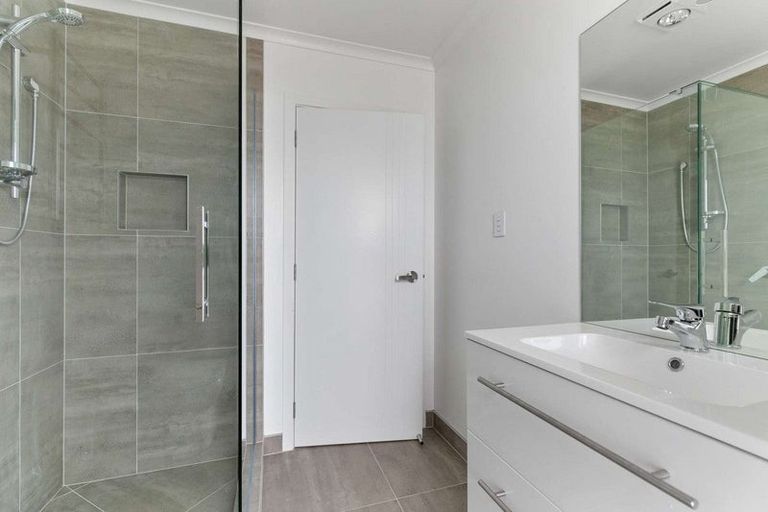 Photo of property in 1 Kaimai Avenue, Massey, 0614