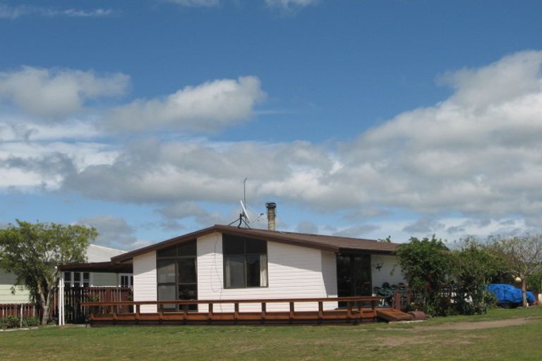 Photo of property in 1 Discovery Street, Tolaga Bay, 4077