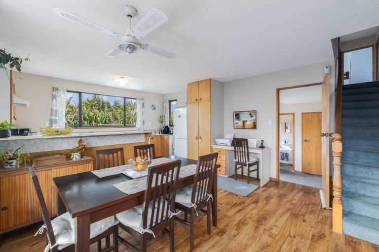 Photo of property in 8 Langham Place, Redwood, Christchurch, 8051