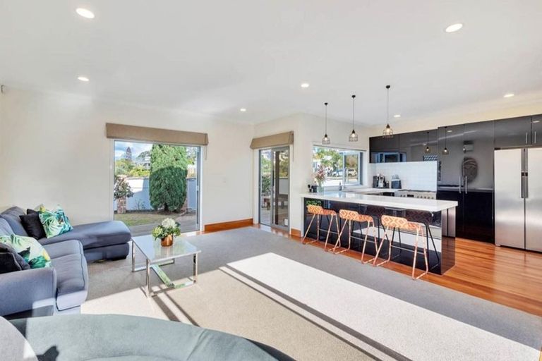 Photo of property in 16 Commodore Parry Road, Castor Bay, Auckland, 0620