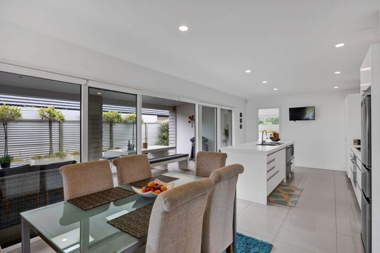 Photo of property in 16 Egmont Street, Patea, 4520