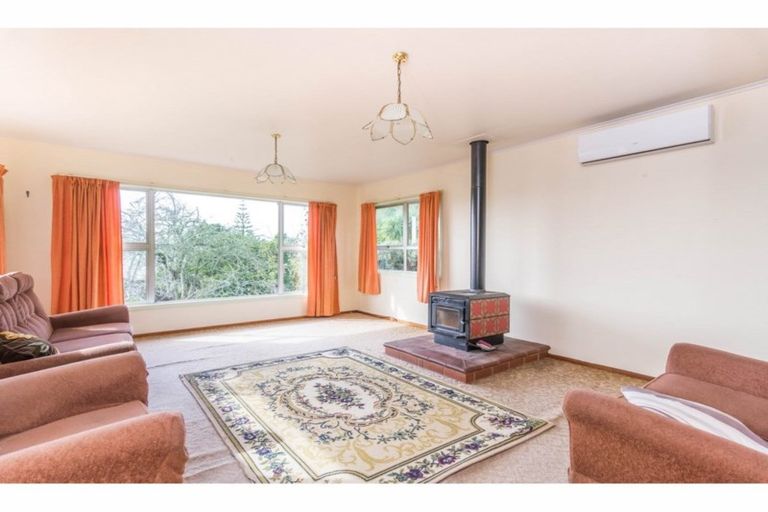 Photo of property in 8 Sarona Avenue, Glen Eden, Auckland, 0602