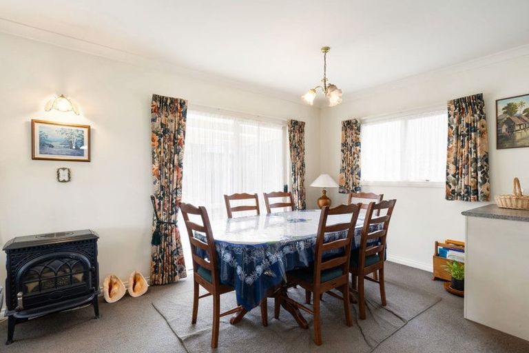 Photo of property in 126 Collins Road, Melville, Hamilton, 3206