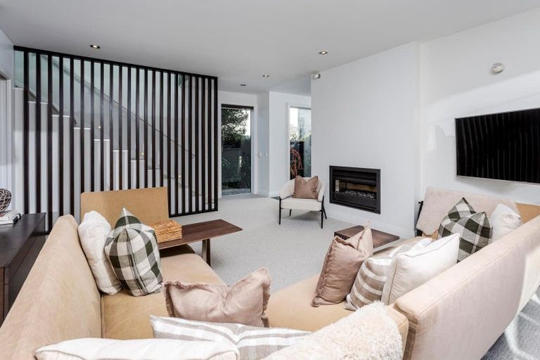 Photo of property in 223a Hurstmere Road, Takapuna, Auckland, 0622