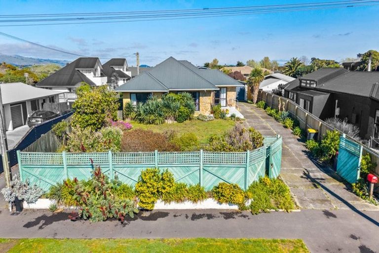 Photo of property in 333 Marine Parade, New Brighton, Christchurch, 8061