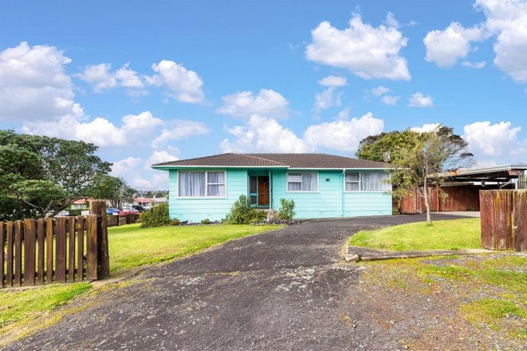 Photo of property in 17 Harmel Road, Glendene, Auckland, 0602