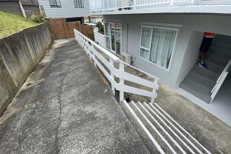 Photo of property in 8/32 Akaroa Drive, Maupuia, Wellington, 6022