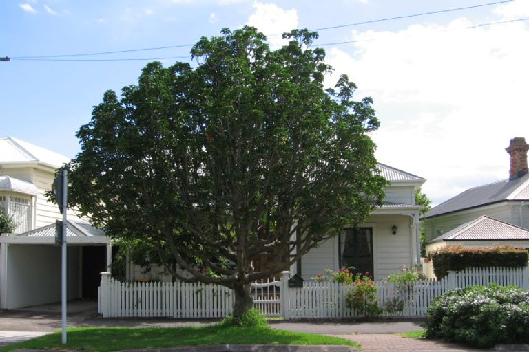 Photo of property in 169 Victoria Road, Devonport, Auckland, 0624