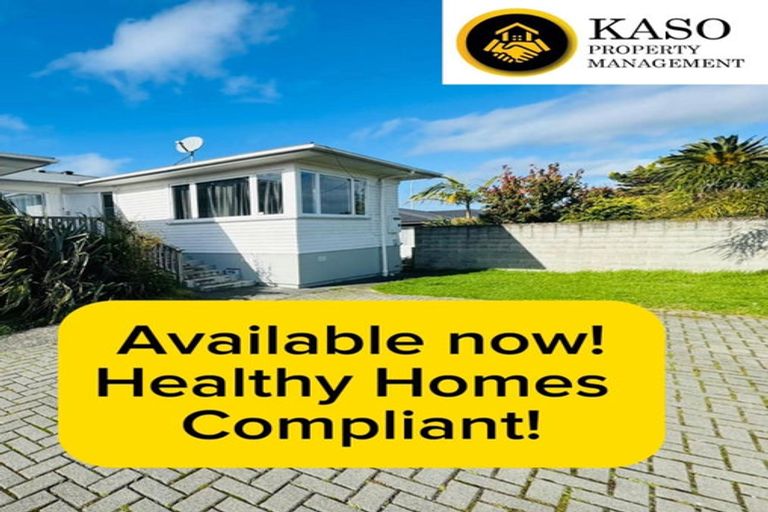 Photo of property in 3/4313 Great North Road, Glendene, Auckland, 0602