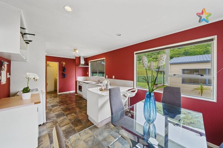 Photo of property in 25 Larchmont Grove, Totara Park, Upper Hutt, 5018