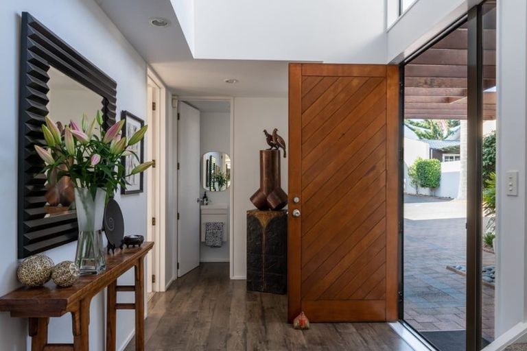 Photo of property in 1/12 Craig Road, Milford, Auckland, 0620