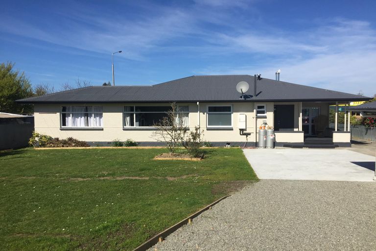 Photo of property in 30 Timaru Road, Waimate, 7924