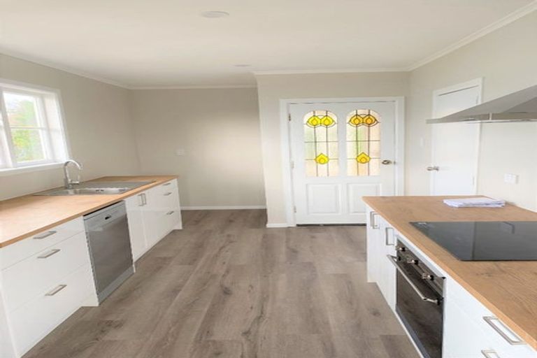 Photo of property in 94 Nicholson Road, Khandallah, Wellington, 6035