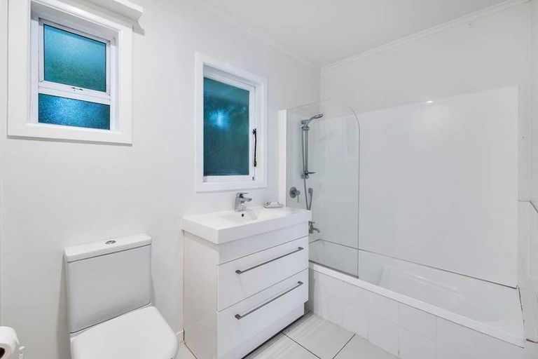 Photo of property in 9c Edwards Avenue, Henderson, Auckland, 0610