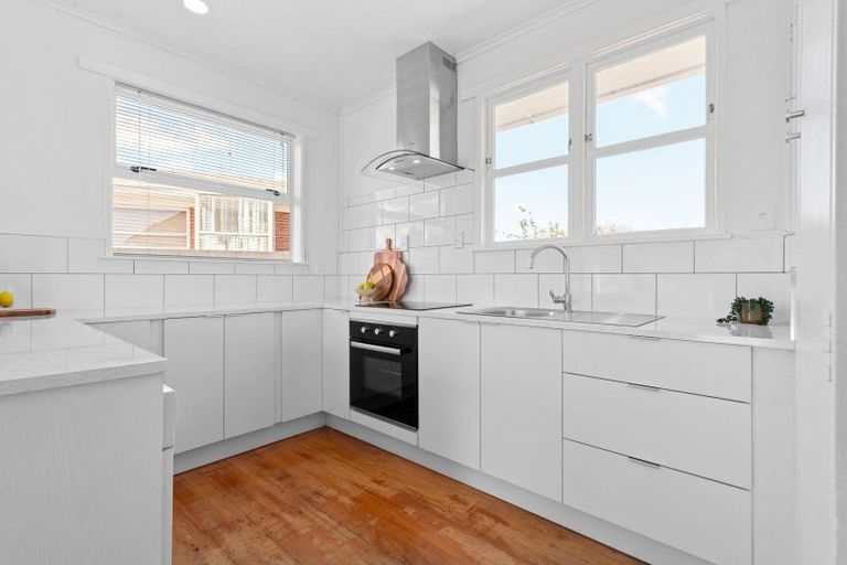 Photo of property in 15 Kensington Place, Fairfield, Hamilton, 3214