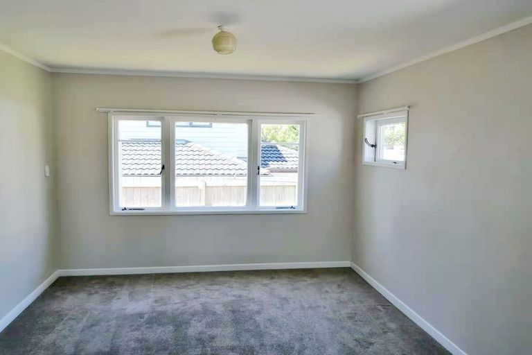 Photo of property in 76 Browns Bay Road, Rothesay Bay, Auckland, 0630