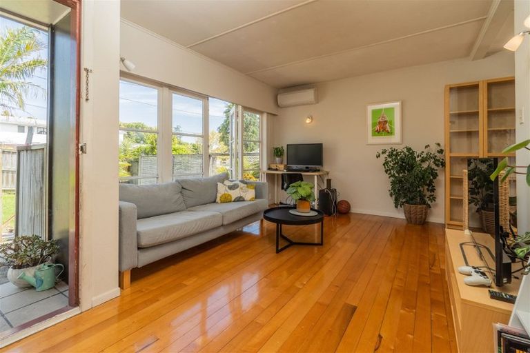 Photo of property in 19a Beverly Place, New Lynn, Auckland, 0600