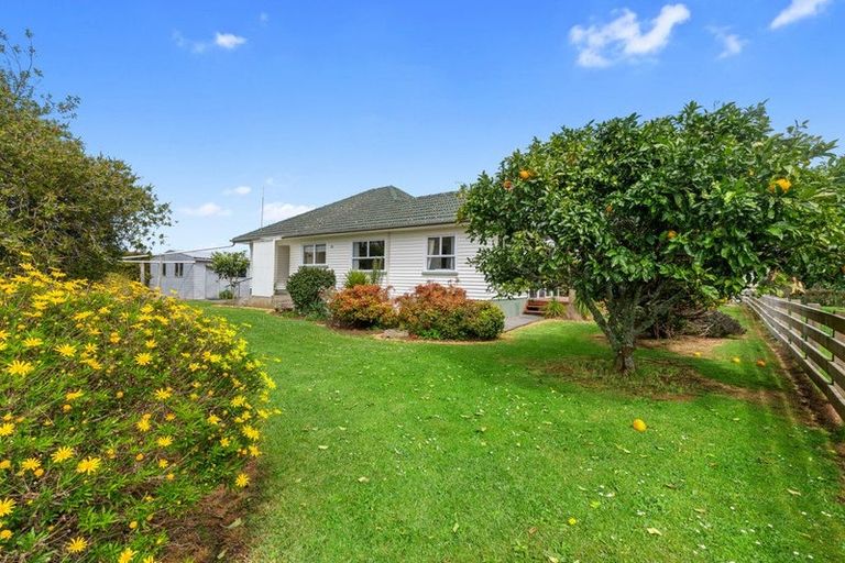 Photo of property in 180 Taupaki Road, Taupaki, Henderson, 0782