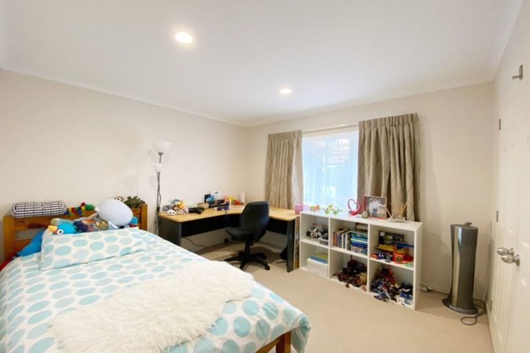 Photo of property in 4 Ballyroney Place, East Tamaki, Auckland, 2013