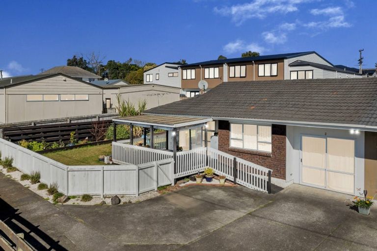 Photo of property in 2/56 Archibald Road, Kelston, Auckland, 0602