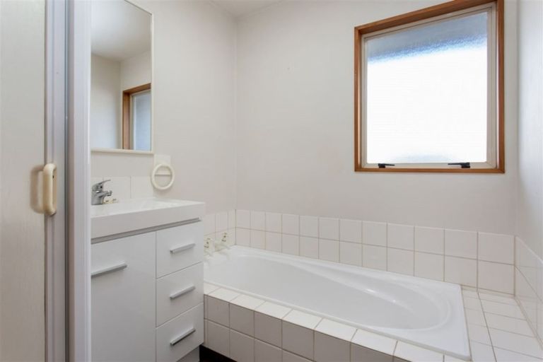 Photo of property in 2/28 Kirsten Place, Parklands, Christchurch, 8083