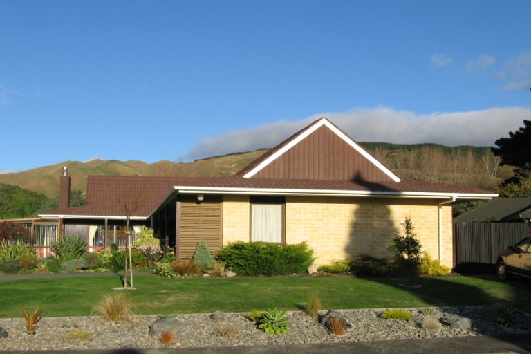 Photo of property in 9 Edgewater Street, Waikanae, 5036