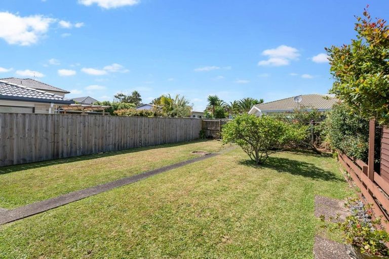 Photo of property in 8 West Hoe Road, Orewa, 0931