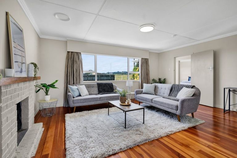 Photo of property in 382 South Road, Omata, New Plymouth, 4374