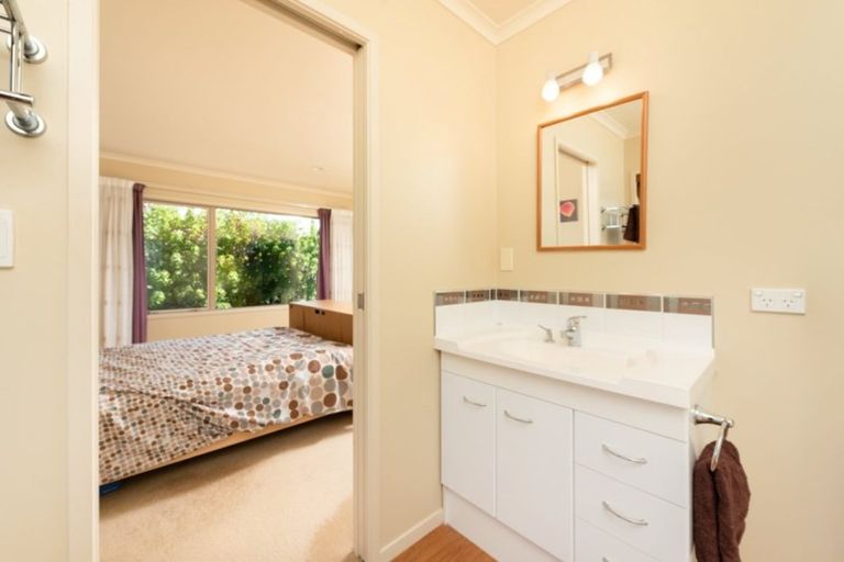 Photo of property in 8 Roger Guy Place, Welcome Bay, Tauranga, 3175