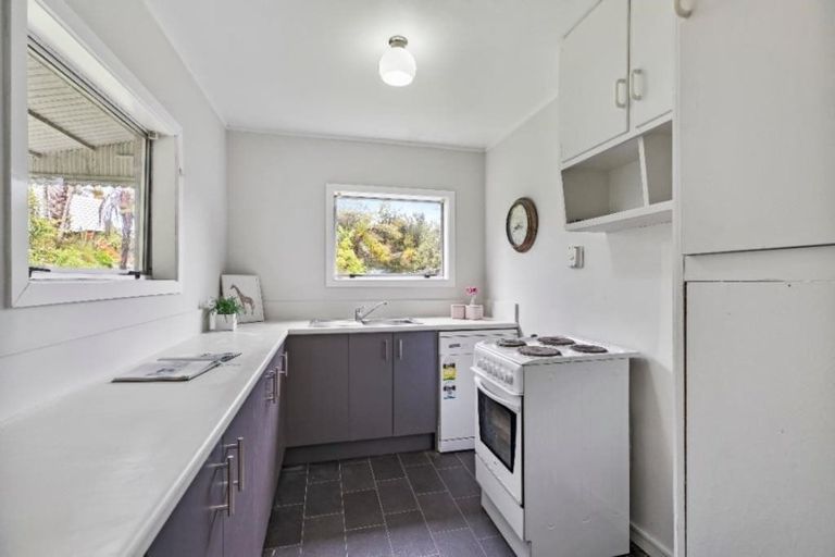 Photo of property in 2/1a Oates Road, Glen Eden, Auckland, 0602