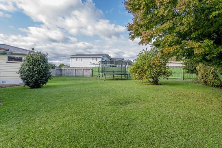 Photo of property in 14 Highbury Drive, Levin, 5510