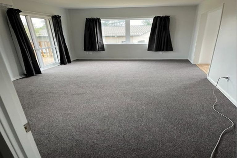 Photo of property in 1/75 Tramway Road, Beach Haven, Auckland, 0626