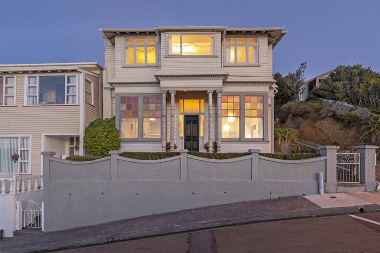 Photo of property in 18 Mcfarlane Street, Mount Victoria, Wellington, 6011