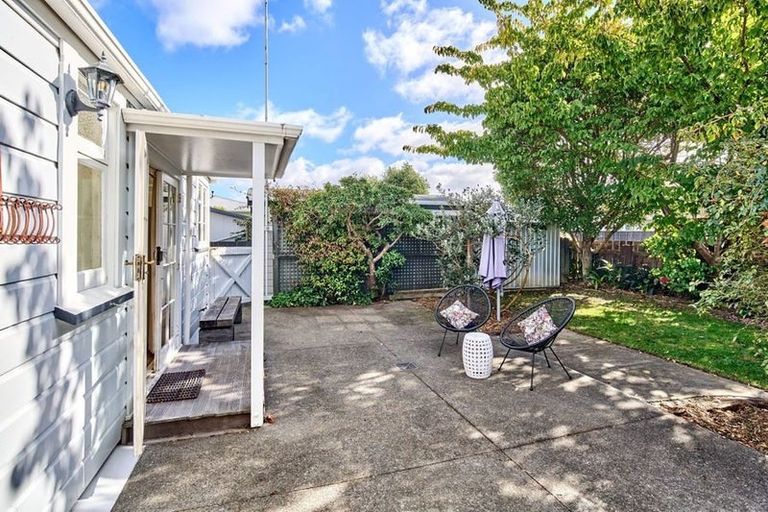 Photo of property in 30 Whites Line West, Woburn, Lower Hutt, 5010