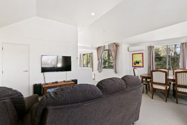 Photo of property in 93a Kelburn Parade, Kelburn, Wellington, 6012