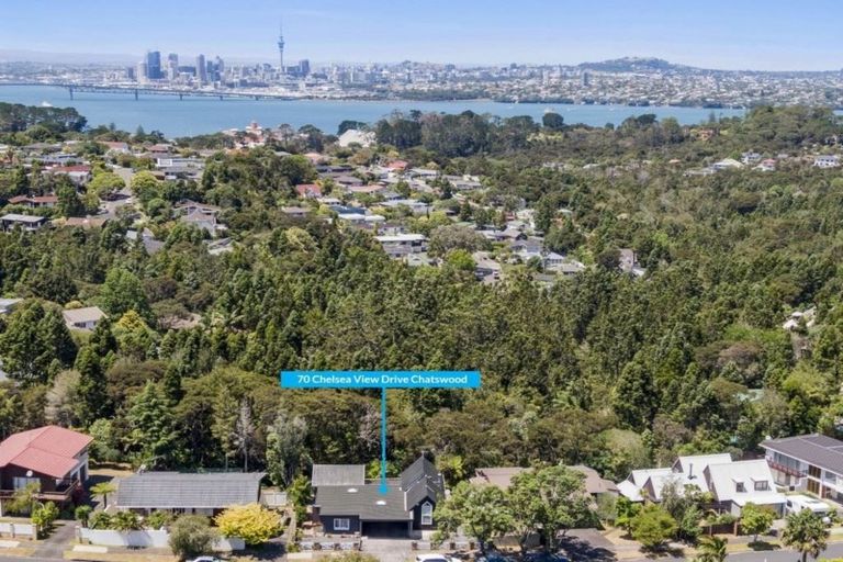 Photo of property in 70 Chelsea View Drive, Chatswood, Auckland, 0626