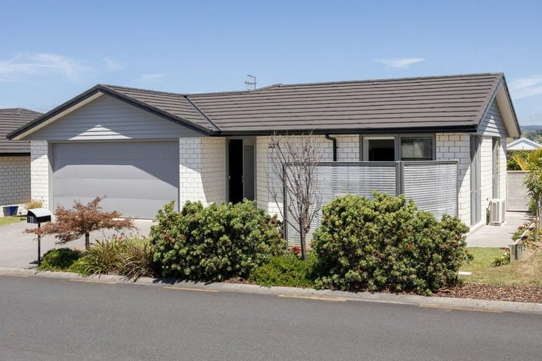 Photo of property in Waterview Estate, 11/4 Greystone Place, Omokoroa, 3114