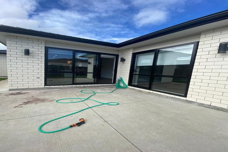 Photo of property in 8 Black Beech Crescent, Takanini, 2110